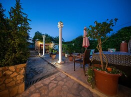 Golden Coast Apartments