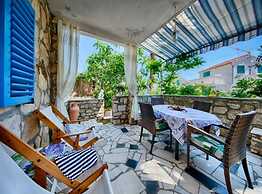 Golden Coast Apartments