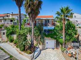Golden Coast Apartments