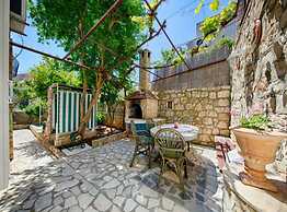 Golden Coast Apartments