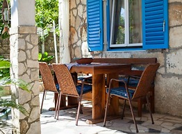 Golden Coast Apartments