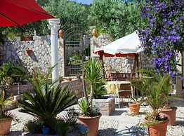 Golden Coast Apartments
