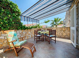 Golden Coast Apartments
