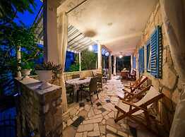 Golden Coast Apartments