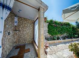 Golden Coast Apartments