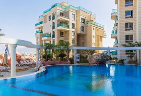 MAMAD - Bright Eilat escape with balcony n pool
