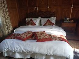 DeLaila Luxury Houseboat by Shahnawaz