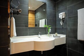 Reya Creek Hotel