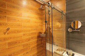 Reya Creek Hotel