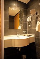 Reya Creek Hotel