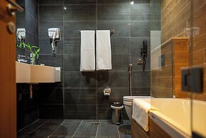 Reya Creek Hotel