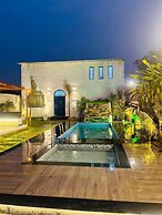 Greek House By Housiify