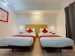 Hotel Aarkay Palace