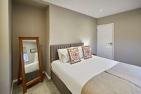 Host Stay Crescent House