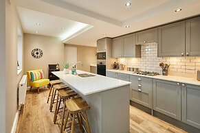 Host Stay Crescent House