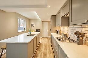 Host Stay Crescent House