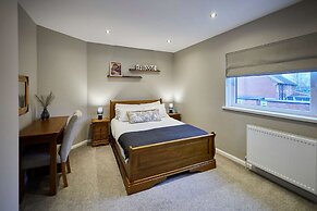 Host Stay Crescent House