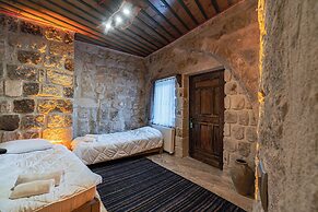 Tyana Cave House