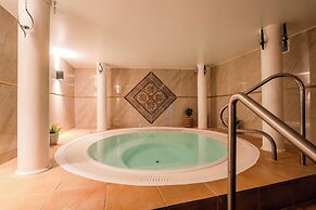 Monicca Collection Oura View Suites