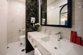 Monicca Collection Oura View Suites