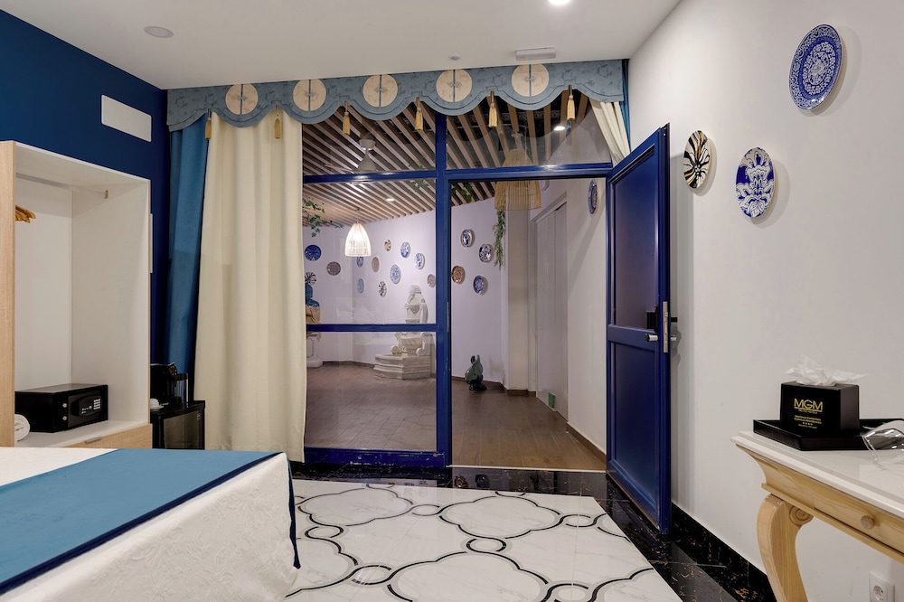 Monicca Collection Oura View Suites