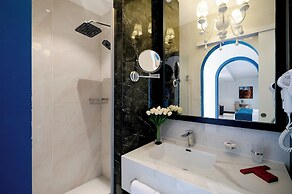 Monicca Collection Oura View Suites