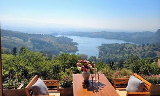 Le Doi Lakeview