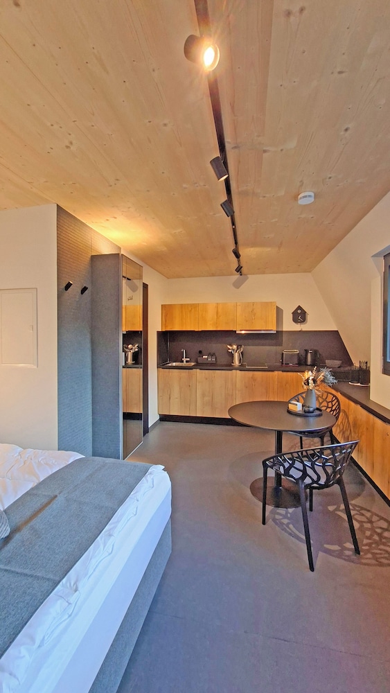 SMART LODGES