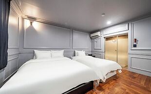 Gimpo Petite Hotel