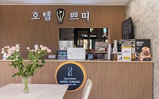Gimpo Petite Hotel