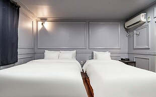 Gimpo Petite Hotel