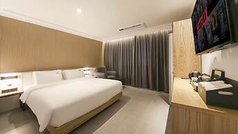 Gimhae The Van Hotel