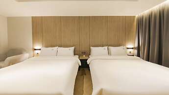 Gimhae The Van Hotel