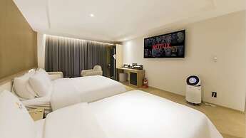 Gimhae The Van Hotel