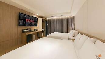 Gimhae The Van Hotel