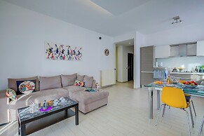Asia Apartment Laveno Center