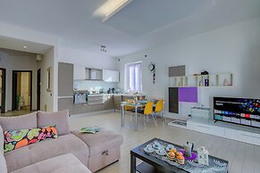Asia Apartment Laveno Center