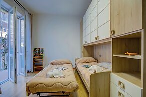 Asia Apartment Laveno Center