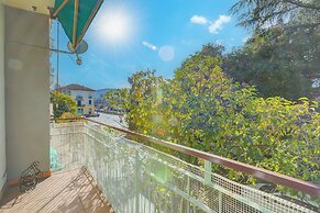 Asia Apartment Laveno Center