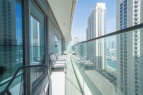 Beachfront Marina Skyline Views
