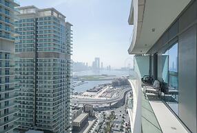 Beachfront Marina Skyline Views