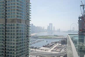 Beachfront Marina Skyline Views