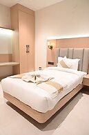 HOTEL MEERA PALACE