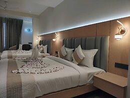 HOTEL MEERA PALACE