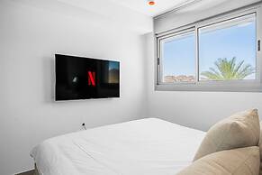 Light Filled Modern Eilat Getaway