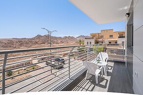 Sunlit Desert View Modern Retreat