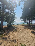 Waterfront Cabin on Lake Superior Sleeps 7 Plus ppl