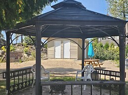 Waterfront Cabin on Lake Superior Sleeps 7 Plus ppl