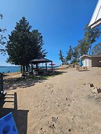 Waterfront Cabin on Lake Superior Sleeps 7 Plus ppl