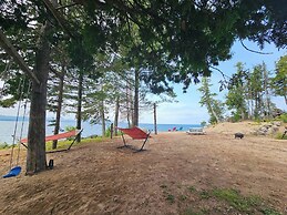 Lake Superior Waterffront Main Unit of Duplex Sleeps 8 ppl